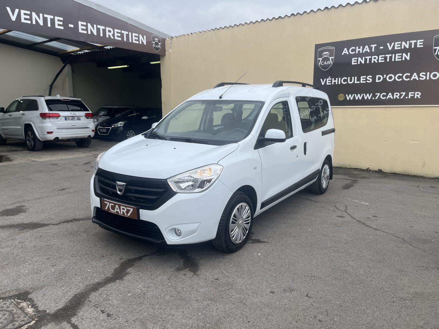 DACIA DOKKER LAUREATE .2013.