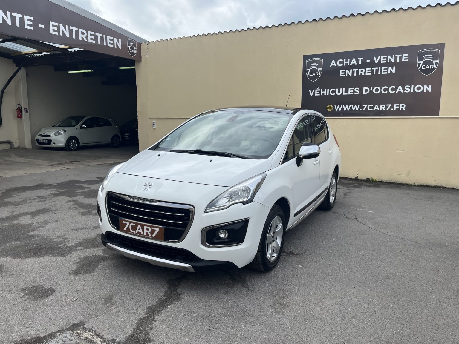 PEUGEOT 3008 ALLURE .2015.